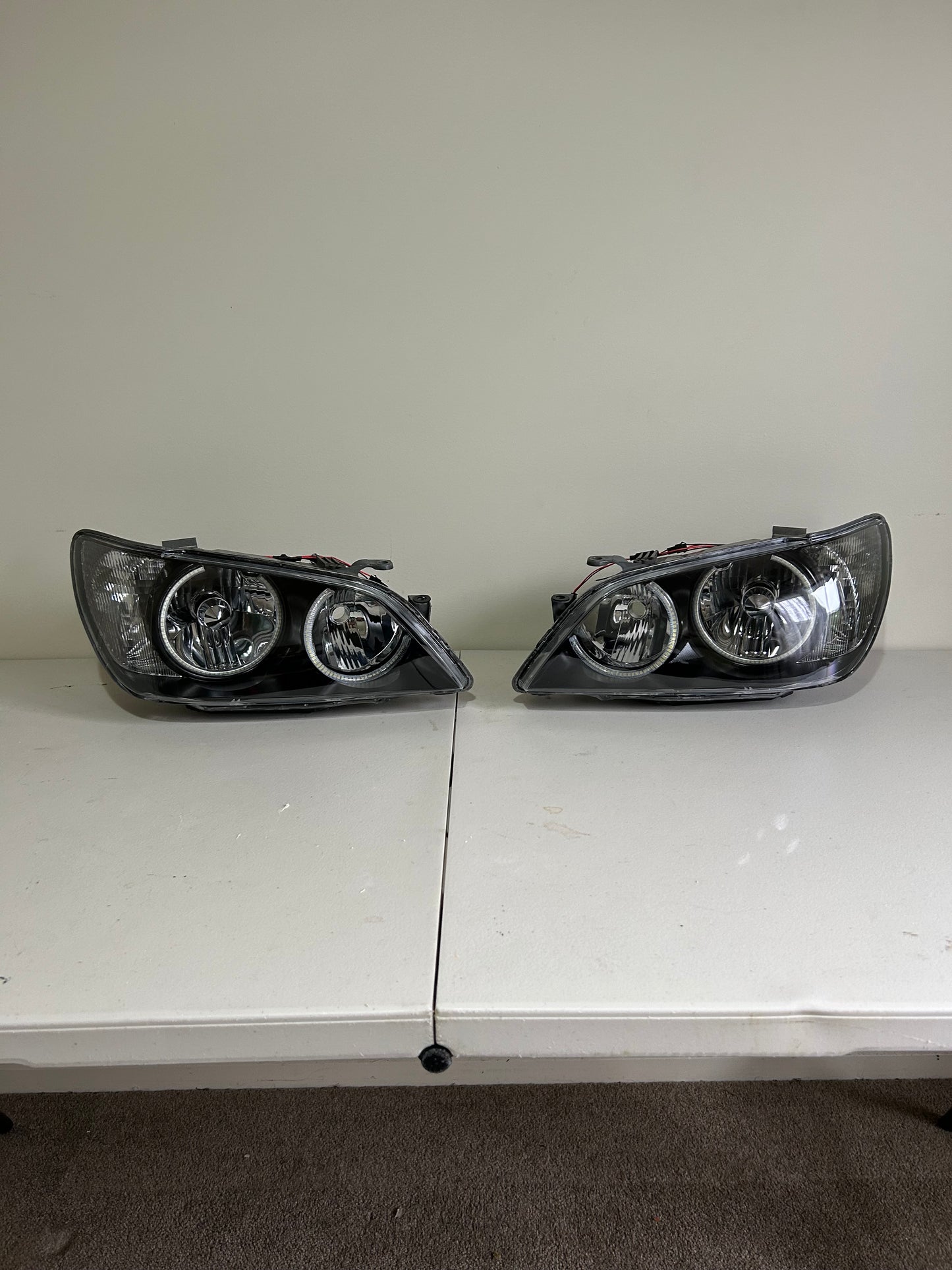 TOYOTA ALTEZZA/LEXUS IS200/IS300 BLACK HOUSING RGB HALO HEADLIGHTS