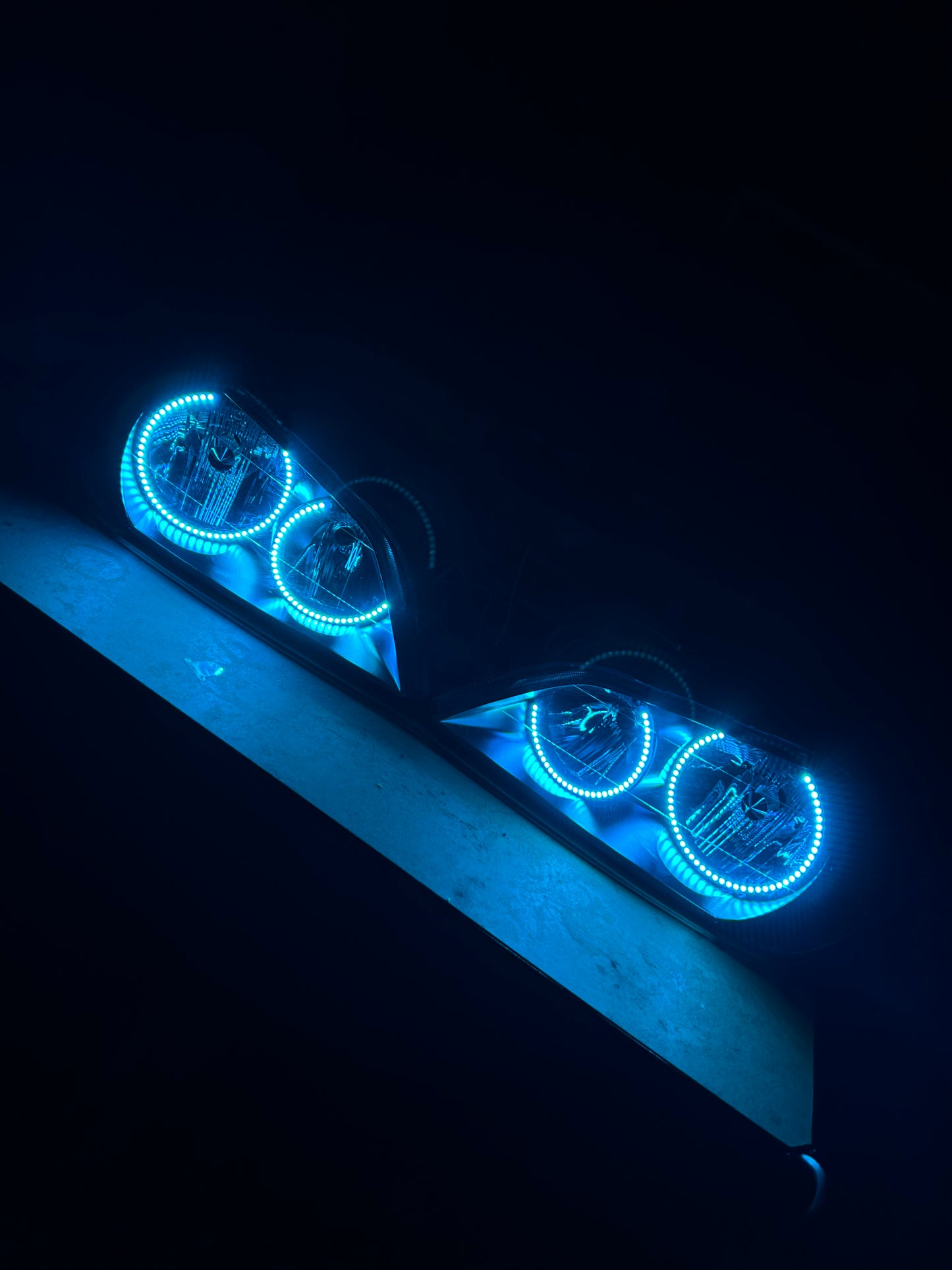 TOYOTA ALTEZZA/LEXUS IS200/IS300 BLACK HOUSING RGB HALO HEADLIGHTS