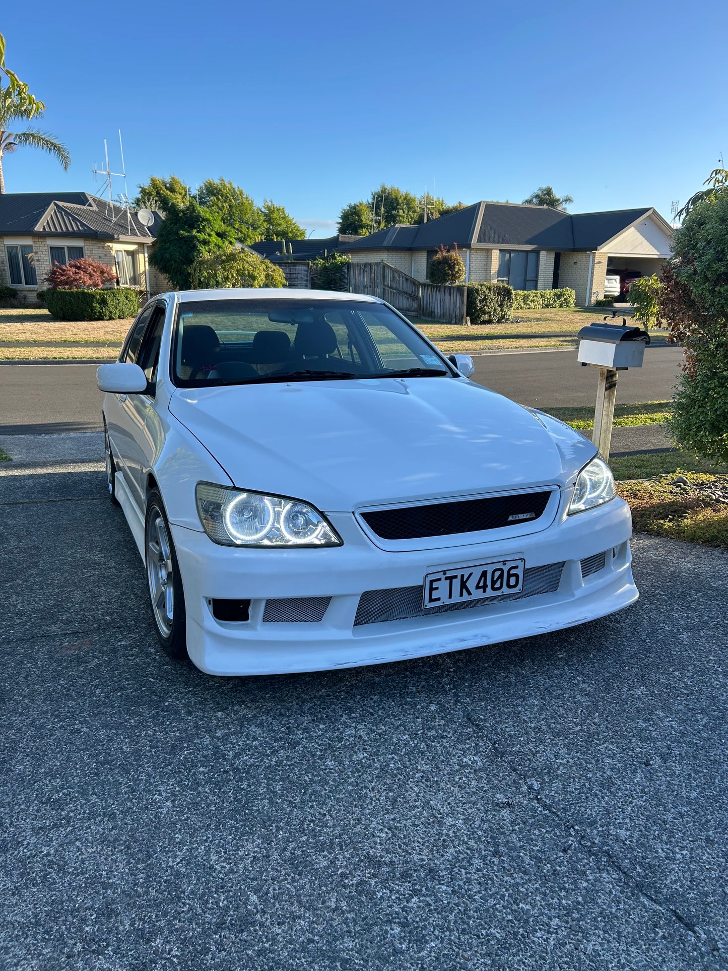 TOYOTA ALTEZZA/LEXUS IS200 CLEAR HEADLIGHTS WITH BRIGHT LED HALOS