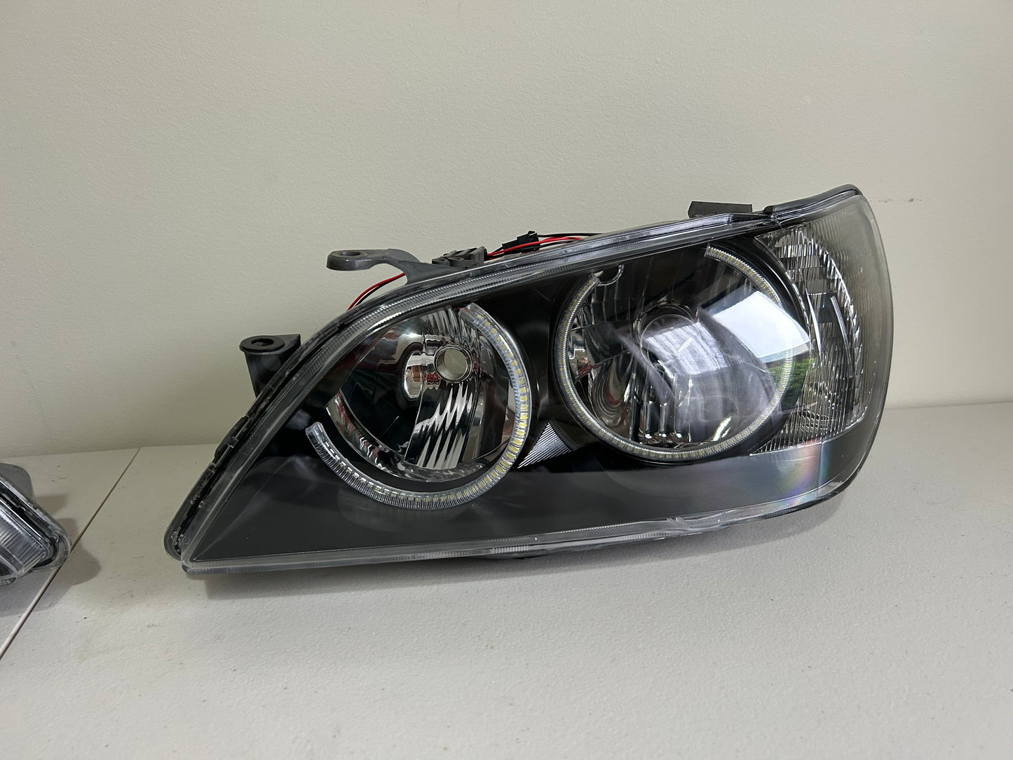 TOYOTA ALTEZZA/LEXUS IS200/IS300 BLACK HOUSING RGB HALO HEADLIGHTS
