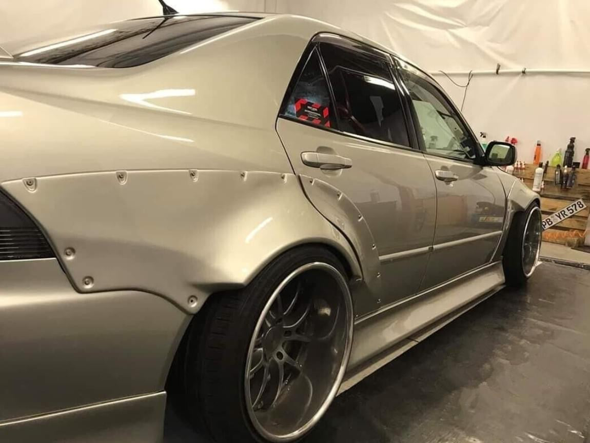 TOYOTA ALTEZZA/LEXUS IS200 WIDE BODY KIT