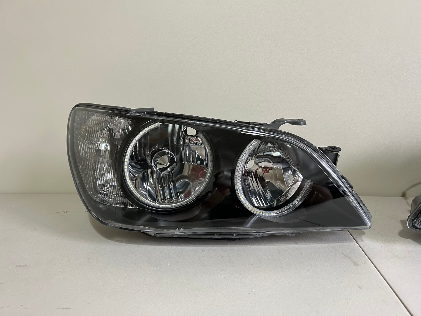 TOYOTA ALTEZZA/LEXUS IS200/IS300 BLACK HOUSING RGB HALO HEADLIGHTS